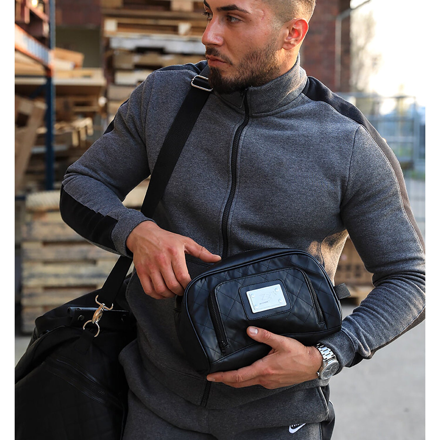 zec-lifestyle-kulturbeutel-5l-schwarz-waschtasche-25-5cm image 4